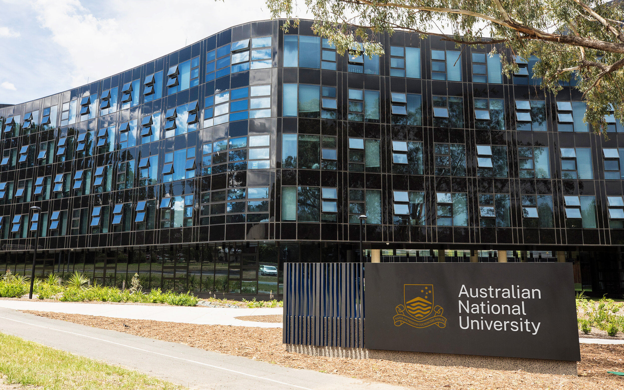 Australian National University Hybrid